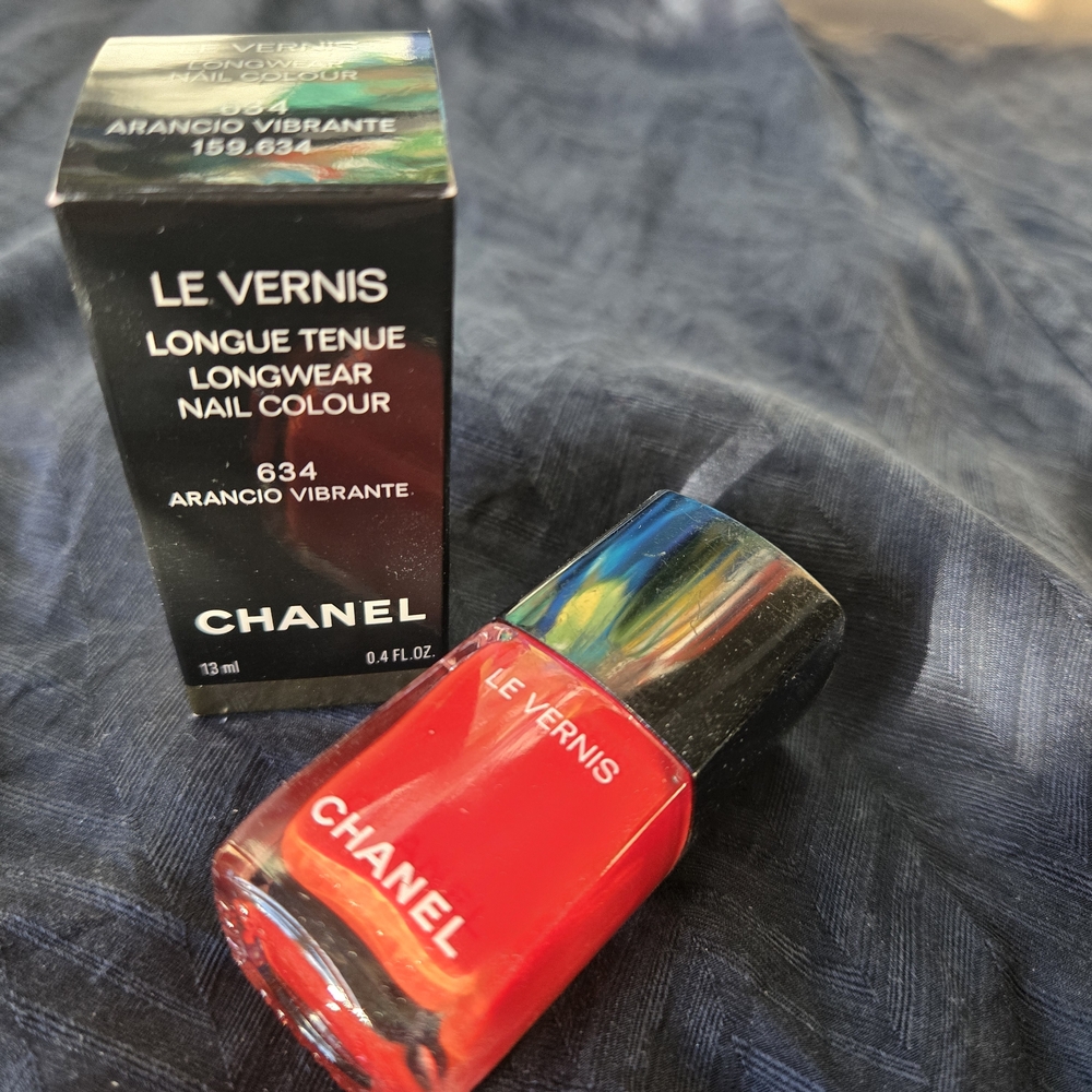 CHANEL Le Vernis Longwear Nail Colour in Arancio Vibrante